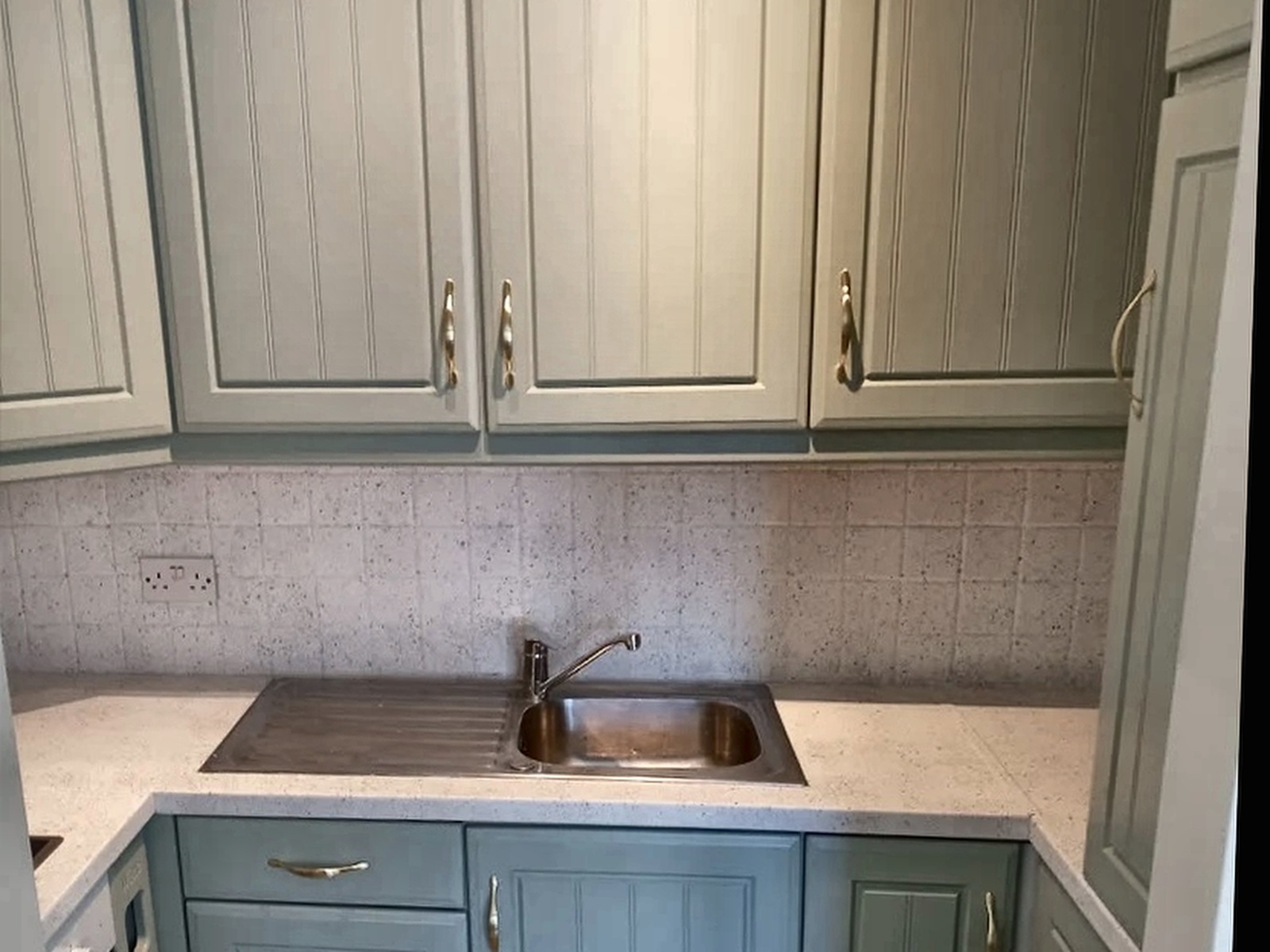 The same kitchen worktops after a professional spray granite finish