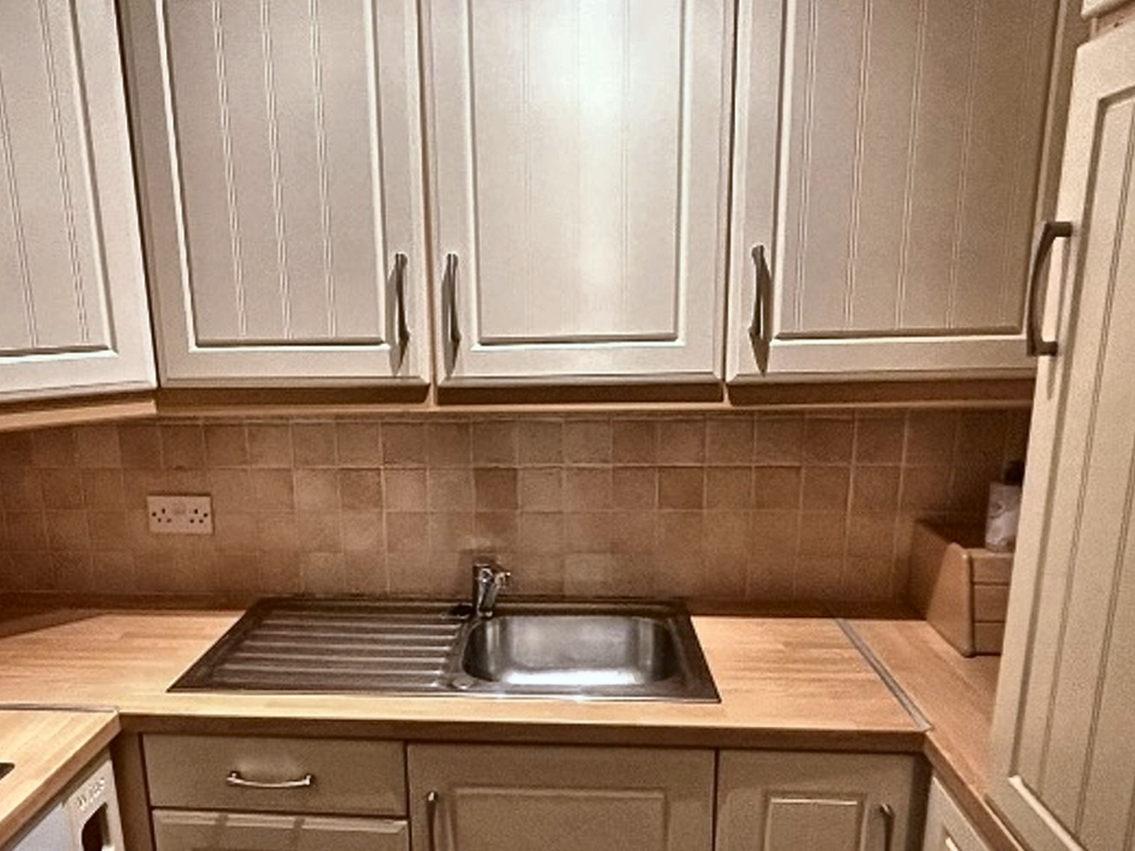 Kitchen worktops before the spray granite countertop transformation